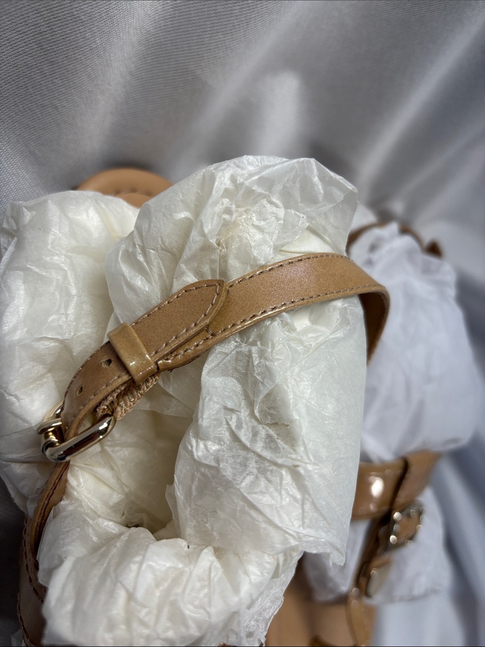 Coach Cassidy Nude Tan
Leather T-Strap Sandals Gold
Tone adjustable sandals - Picture 4 of 12
